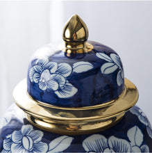 गैलरी व्यूवर में इमेज लोड करें, Antique Royal Hand painted Blue and white Ceramic Ginger Jars

