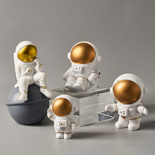 गैलरी व्यूवर में इमेज लोड करें, Nordic Astronaut Sculpture Mini Space Man
