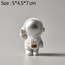 गैलरी व्यूवर में इमेज लोड करें, Nordic Astronaut Sculpture Mini Space Man

